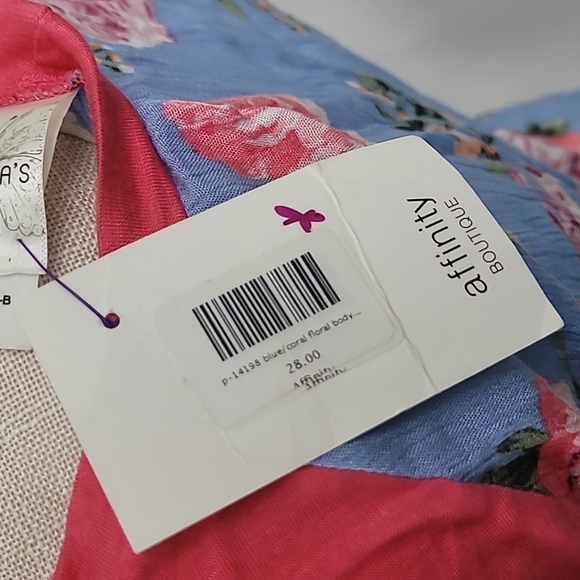 Blue choral floral short sleeve top Brenda's USA S NWT - Picture 7 of 7